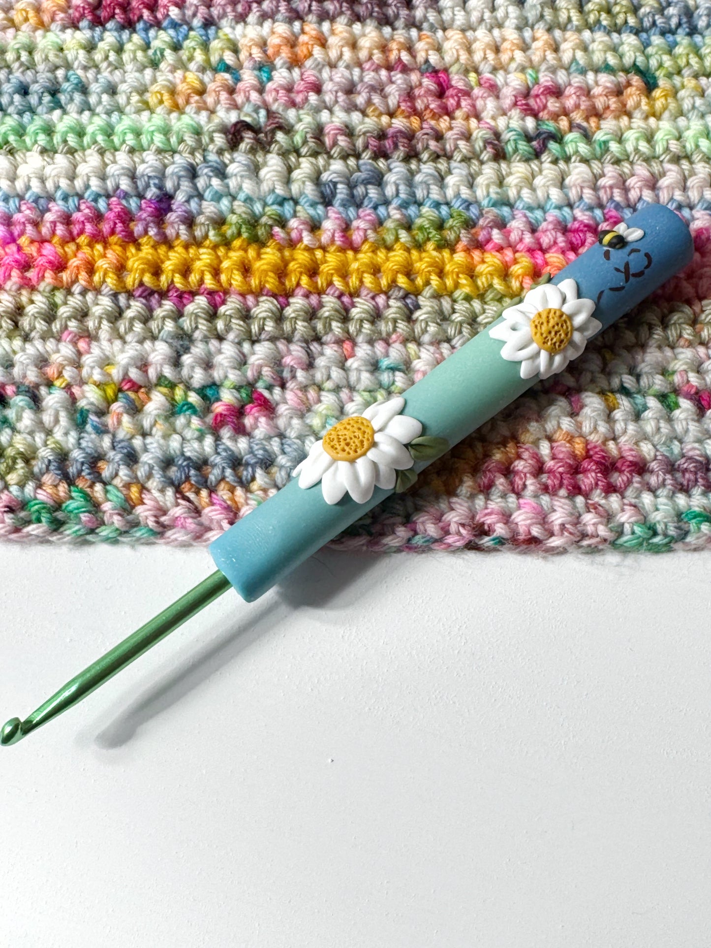 Ombre Daisy Crochet Hook, Flower Polymer Clay Crochet Hook