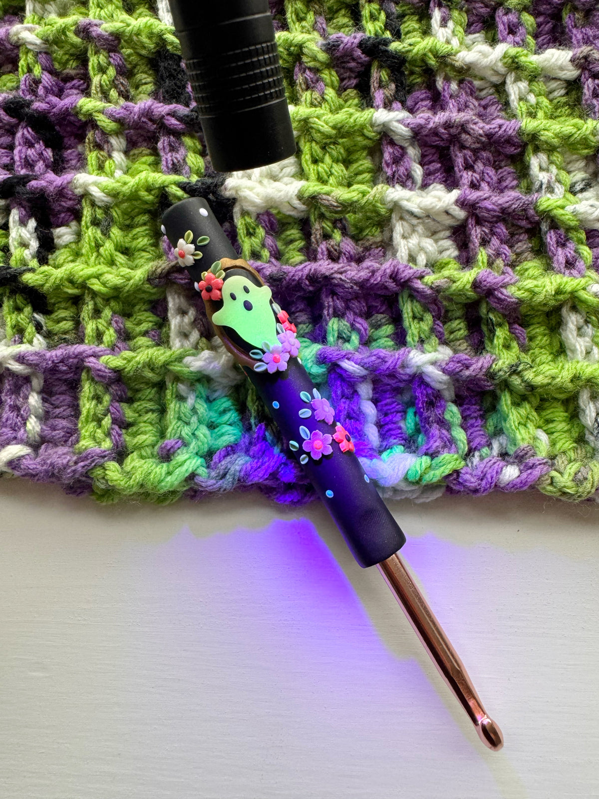 Glow in the Dark Ghost Frame Crochet Hook, Kawaii Ghost Polymer Clay Crochet hook for Halloween