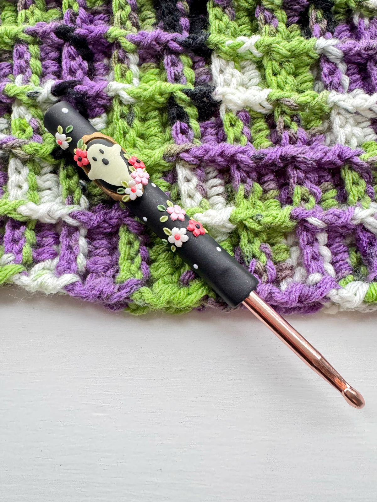 Glow in the Dark Ghost Frame Crochet Hook, Kawaii Ghost Polymer Clay Crochet hook for Halloween