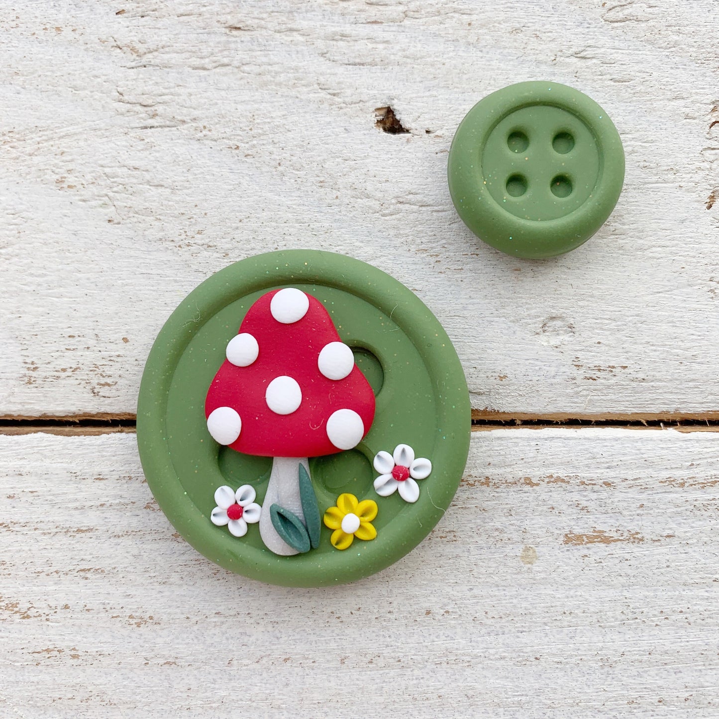 Green mushroom magnetic needle minder