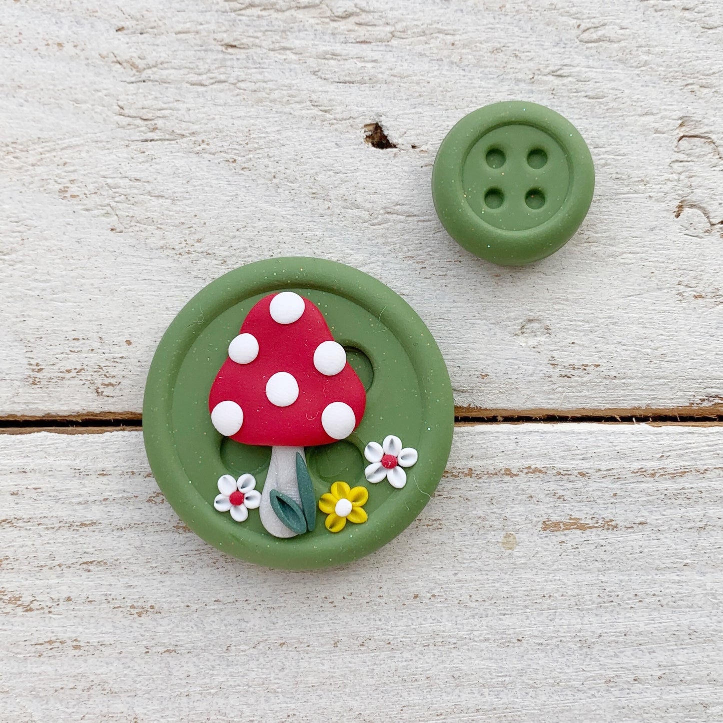 Green mushroom magnetic needle minder